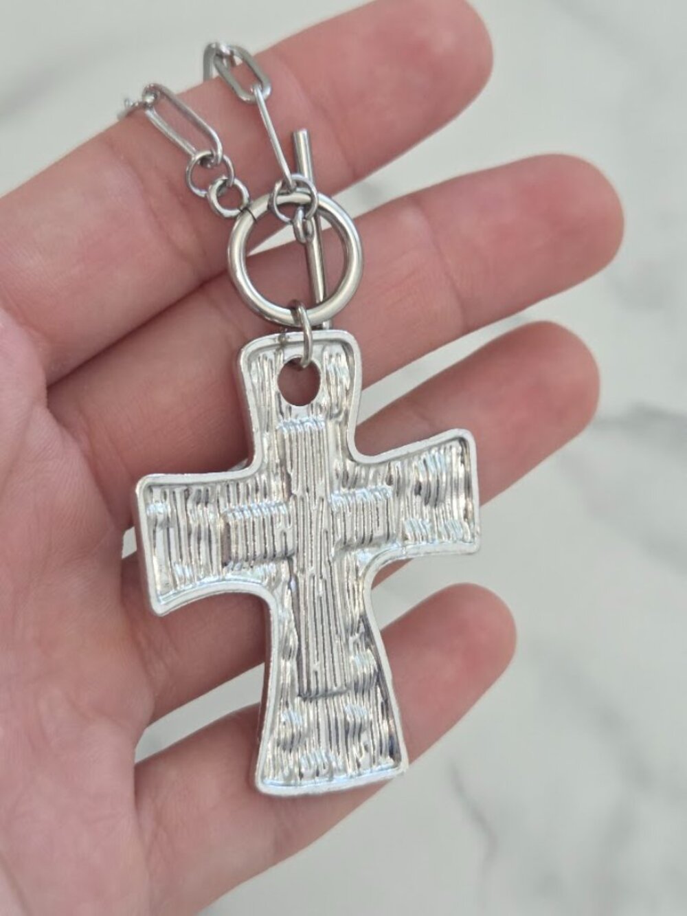 Two Tone Hammered Silver Gold Cross Pendant Paperclip Chain Toggle Necklace - Picture 9 of 15